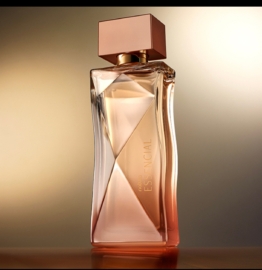Essencial Feminino é uma fragrância sofisticada que combina elegância e intensidade. com notas florais e amadeiradas, é perfeito para a mulher que busca uma presença marcante e refinada, ideal para todas as ocasiões.
